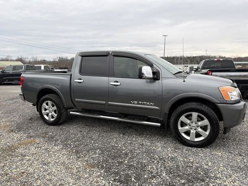 Used 2014 Nissan Titan SL w/ SL Moonroof Package image 5