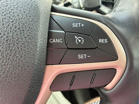 Used 2014 Jeep Cherokee Latitude w/ Cold Weather Group FWD image 14