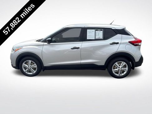 Used 2020 Nissan Kicks S FWD image 2