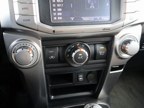 Used 2014 Toyota 4Runner SR5 image 22