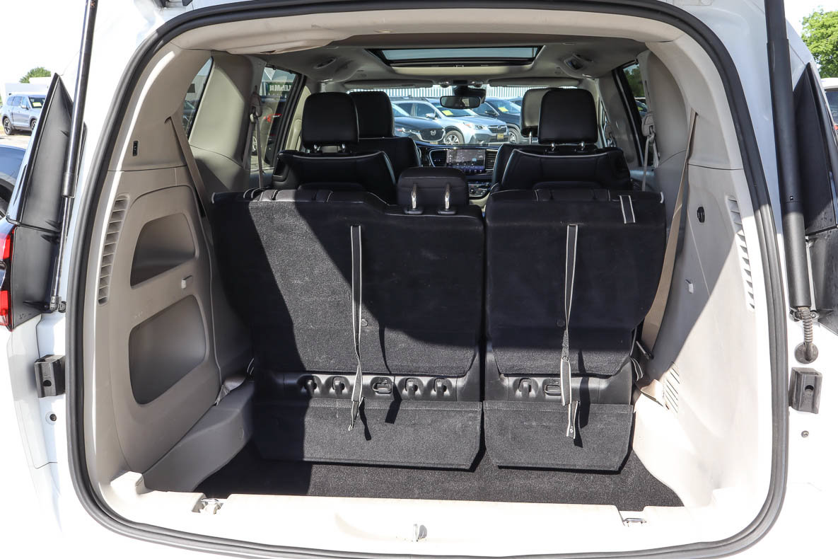 Used 2024 Chrysler Pacifica Limited FWD image 20