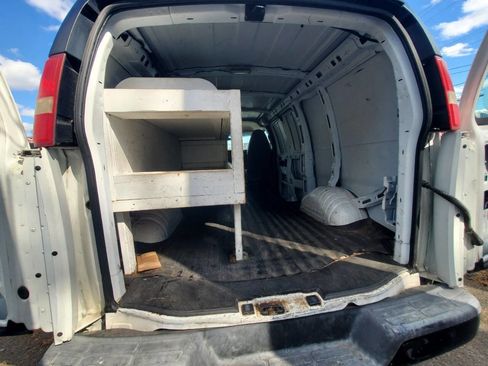 Used 2011 Chevrolet Express 2500 2500 3dr Cargo Van w/ 1WT image 21