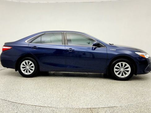 Used 2017 Toyota Camry LE FWD image 4
