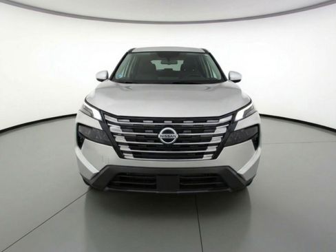 Used 2025 Nissan Rogue SV image 2