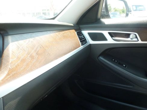 Used 2015 Hyundai Genesis 5.0 RWD image 29