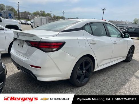Used 2022 Nissan Sentra SR w/ SR Premium Package FWD image 8