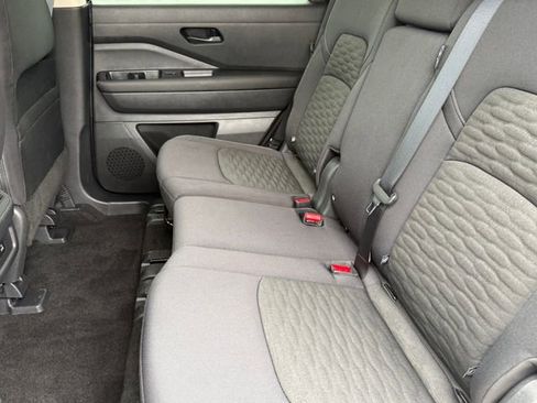 Used 2025 Nissan Pathfinder S FWD image 24