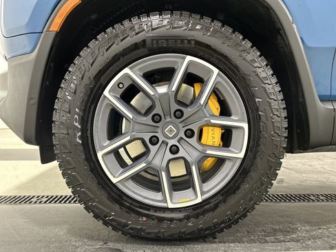 Used 2023 Rivian R1T Adventure image 9