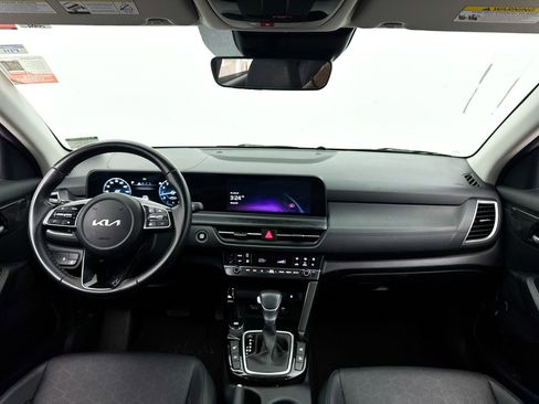 Certified 2024 Kia Seltos EX image 19