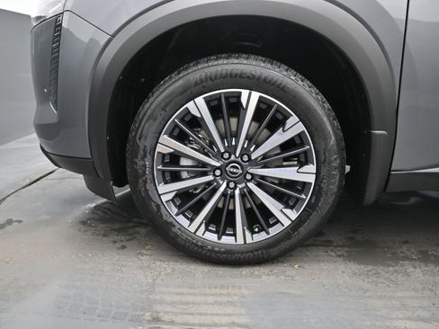 New 2026 Nissan Pathfinder Platinum FWD image 9