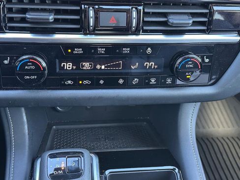 Used 2023 Nissan Pathfinder SL w/ Black Appearance Package image 25