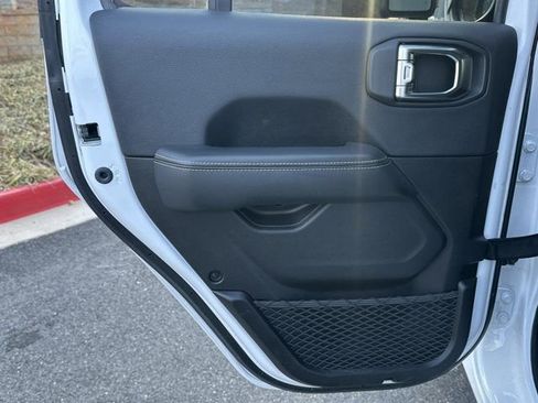 Certified 2025 Jeep Wrangler Unlimited Sahara w/ Safety Group image 21