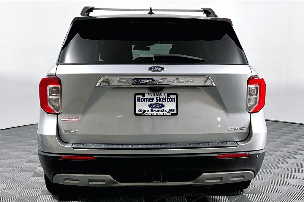 Used 2021 Ford Explorer XLT w/ Equipment Group 202A AWD/4WD image 4