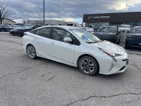Used 2017 Toyota Prius Three Touring image 17