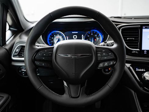 Used 2022 Chrysler Pacifica Limited w/ Uconnect Theater Family Group AWD/4WD image 42