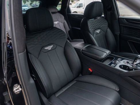 Used 2024 Bentley Bentayga AWD/4WD image 60