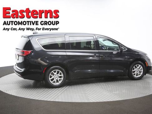 Used 2023 Chrysler Pacifica Touring-L FWD image 45