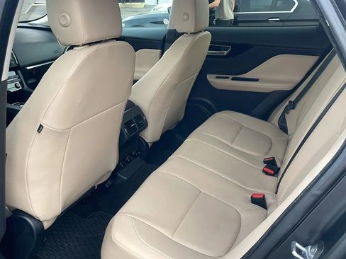 Used 2017 Jaguar F-PACE Premium image 10