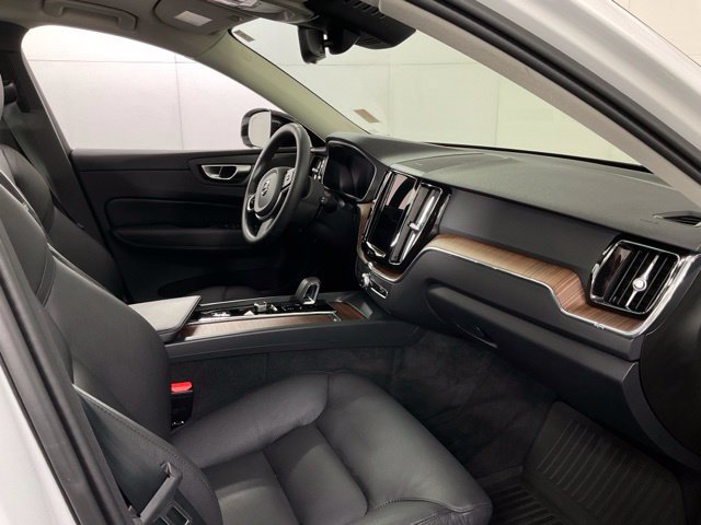 Used 2024 Volvo XC60 B5 Plus w/ Protection Package Premier AWD/4WD image 31