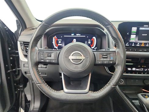 Used 2022 Nissan Rogue Platinum w/ Head-Up Display Package image 15