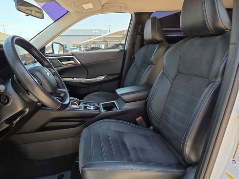 Used 2023 Mitsubishi Outlander SE FWD image 15