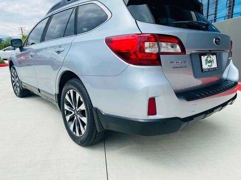 Used 2017 Subaru Outback 2.5i Limited AWD/4WD image 3