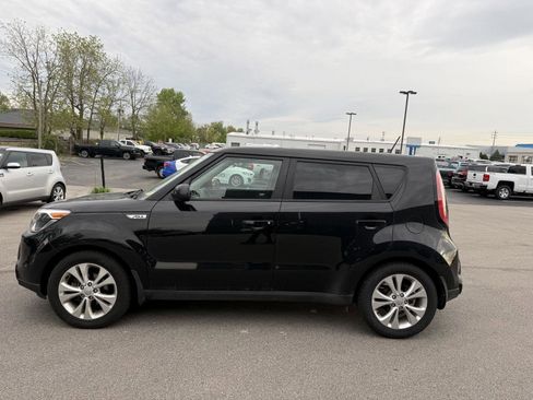 Used 2016 Kia Soul + FWD image 6