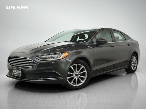 Used 2017 Ford Fusion SE w/ Fusion SE Technology Package FWD image 1