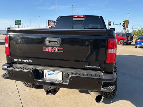 Used 2018 GMC Sierra 2500 Denali w/ Duramax Plus Package AWD/4WD image 20