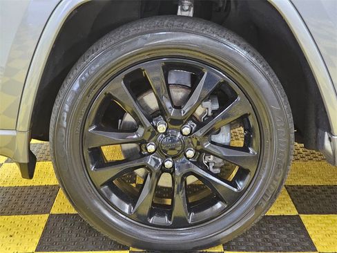 Used 2018 Jeep Grand Cherokee Altitude image 9