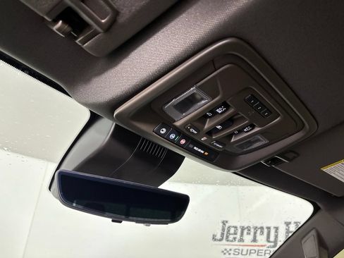 Used 2024 GMC Sierra 2500 Denali w/ Denali Reserve Package AWD/4WD image 16