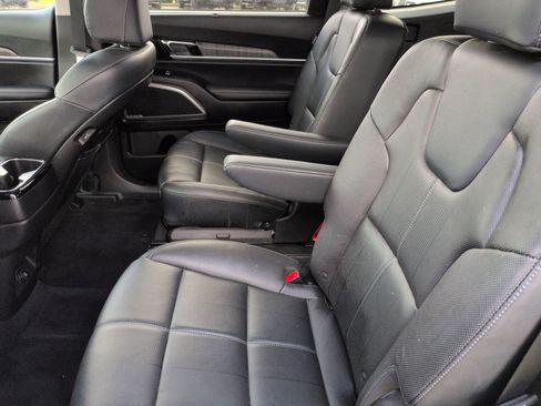 Used 2024 Kia Telluride EX w/ EX Captain's Chair Package FWD image 30