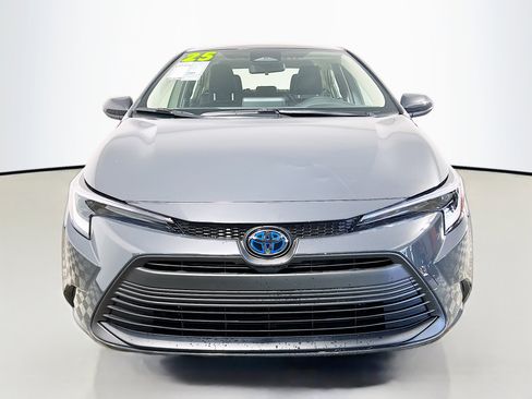 Used 2025 Toyota Corolla LE image 11