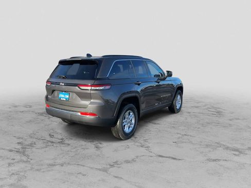New 2025 Jeep Grand Cherokee Laredo image 8