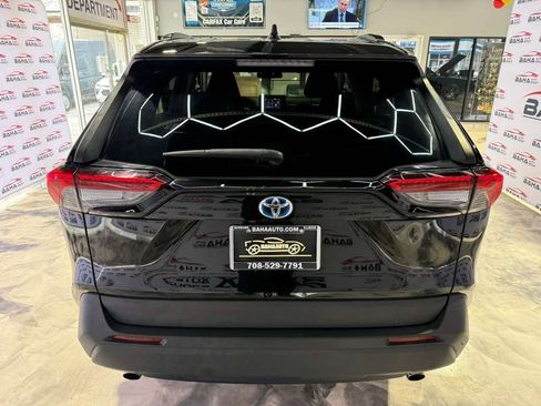Used 2021 Toyota RAV4 LE image 8