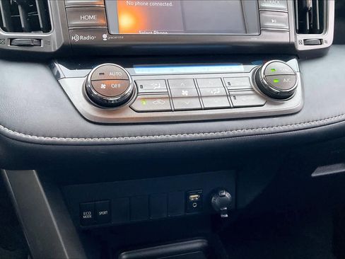 Used 2014 Toyota RAV4 XLE image 32