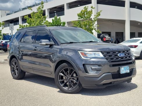 Used 2017 Ford Explorer XLT w/ Equipment Group 202A FWD image 31
