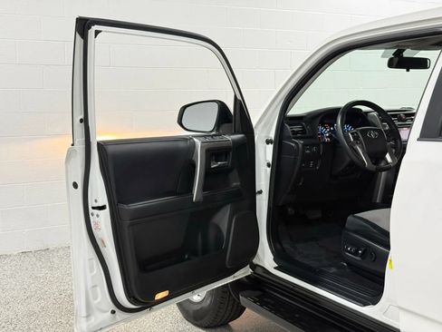 Used 2017 Toyota 4Runner SR5 image 10