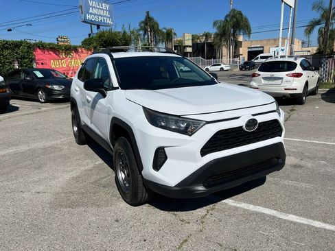 Used 2019 Toyota RAV4 LE image 3