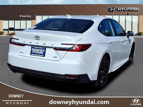 Used 2025 Toyota Camry SE image 4