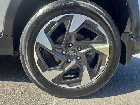 Used 2024 Subaru Crosstrek 2.5i Limited AWD/4WD image 9