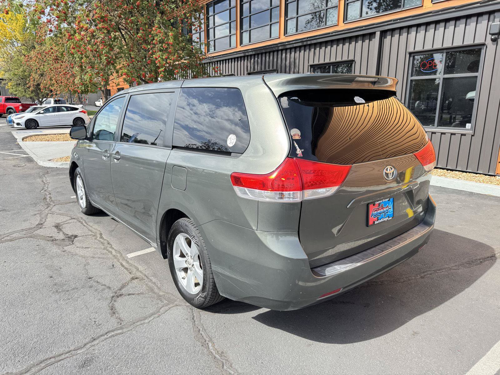 Used 2012 Toyota Sienna LE FWD image 3