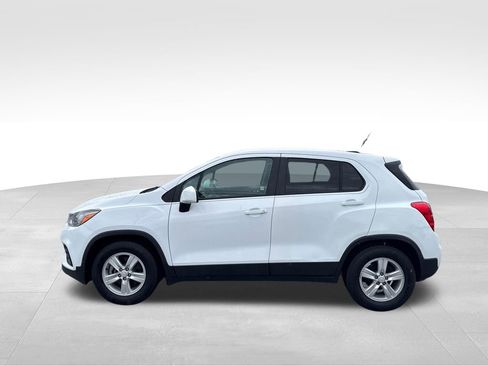 Used 2020 Chevrolet Trax LS w/ Fleet Convenience Package FWD image 3
