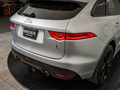 Used 2017 Jaguar F-PACE S image 10