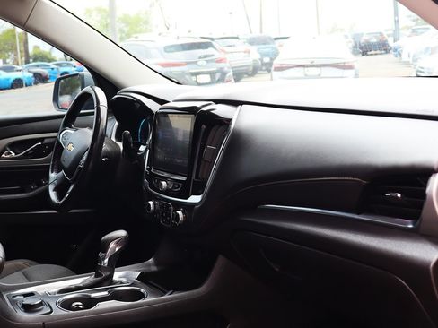 Used 2021 Chevrolet Traverse LT FWD image 33
