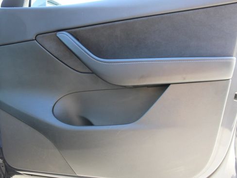 Used 2022 Tesla Model Y Performance AWD/4WD image 8