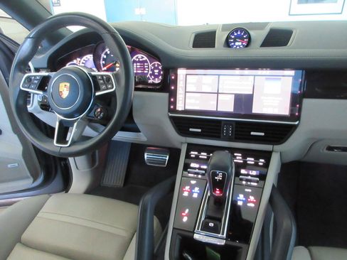 Used 2021 Porsche Cayenne S AWD/4WD image 49