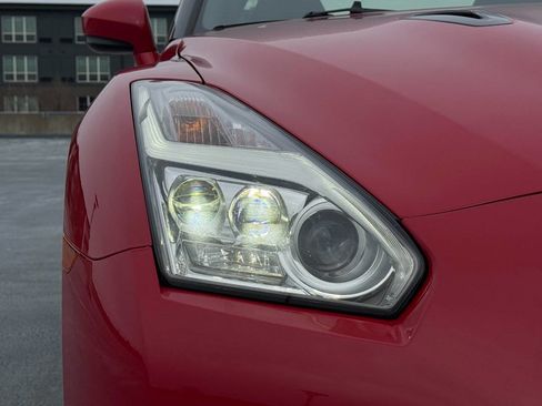 Used 2015 Nissan GT-R Black Edition image 32