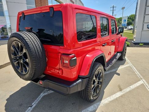 Certified 2025 Jeep Wrangler Unlimited Sahara AWD/4WD image 11