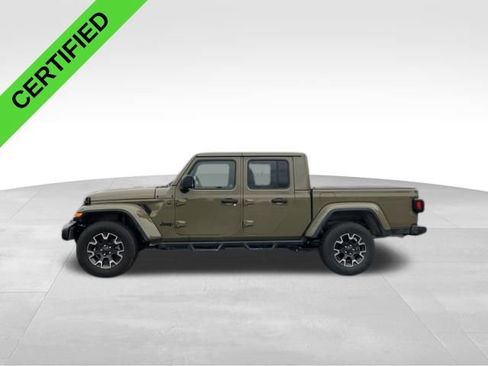 Used 2025 Jeep Gladiator Sport w/ Premium Package image 3